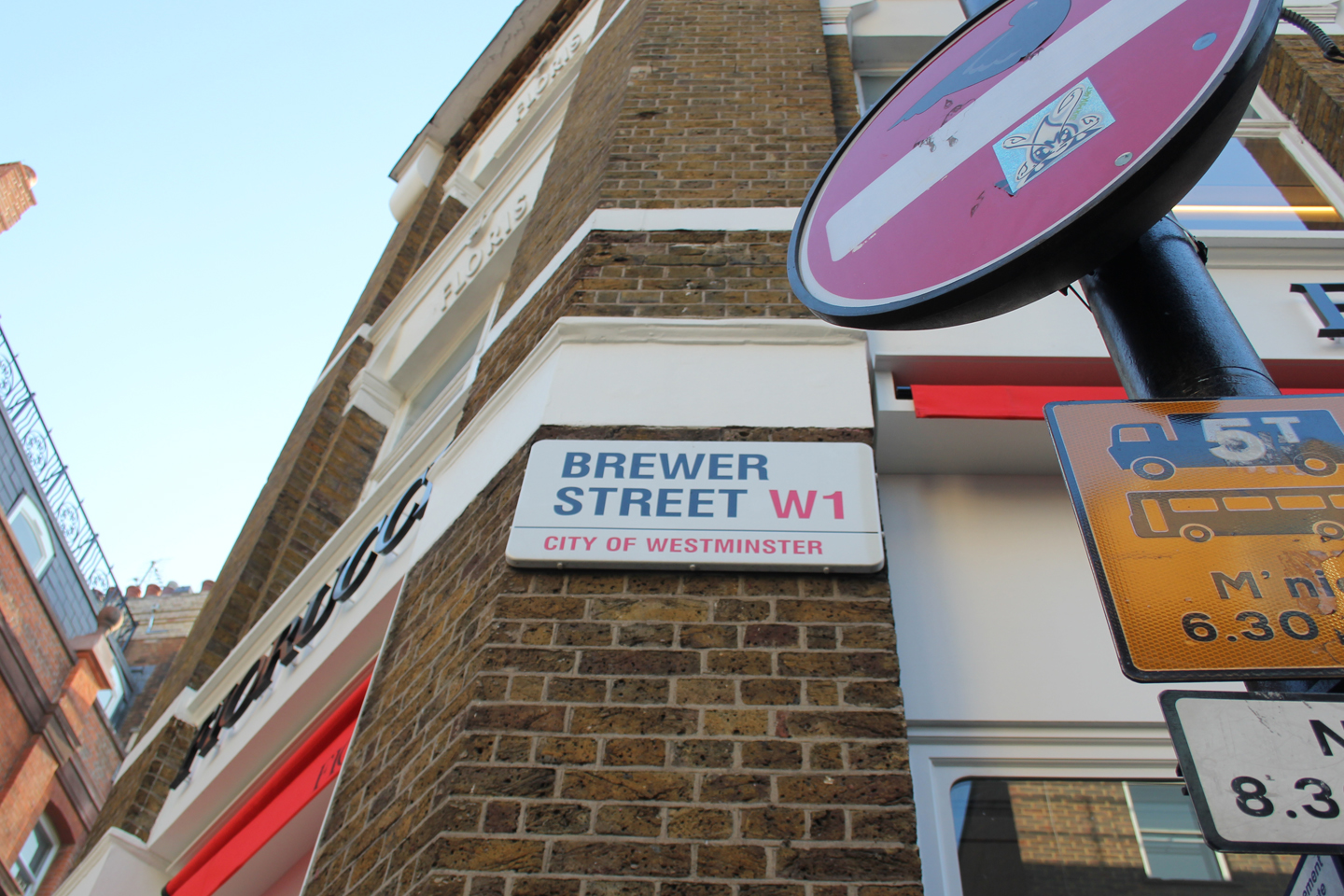 Brewer Street sign