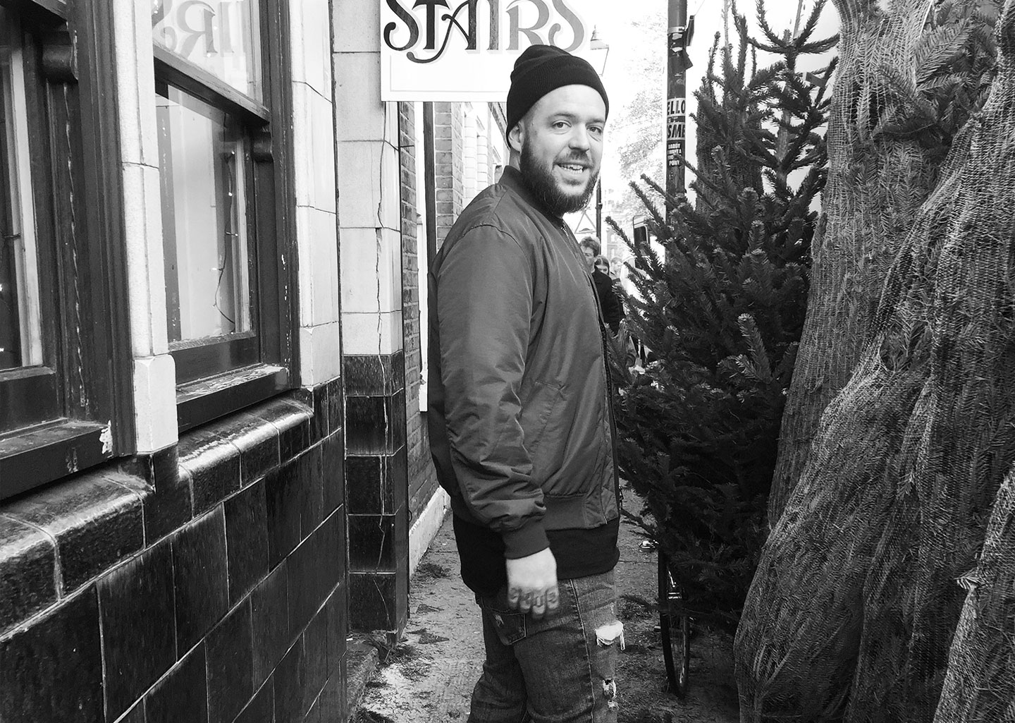 Keith Anderson choosing christmas tree